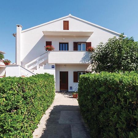 2 Bedroom Awesome Apartment In Pag Pag Town Esterno foto