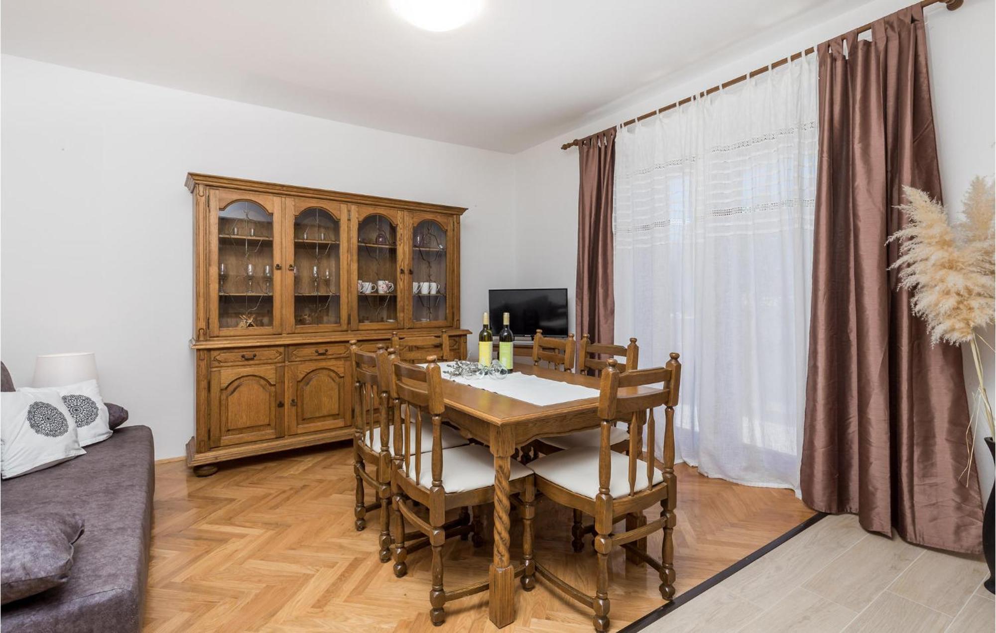 2 Bedroom Awesome Apartment In Pag Pag Town Esterno foto
