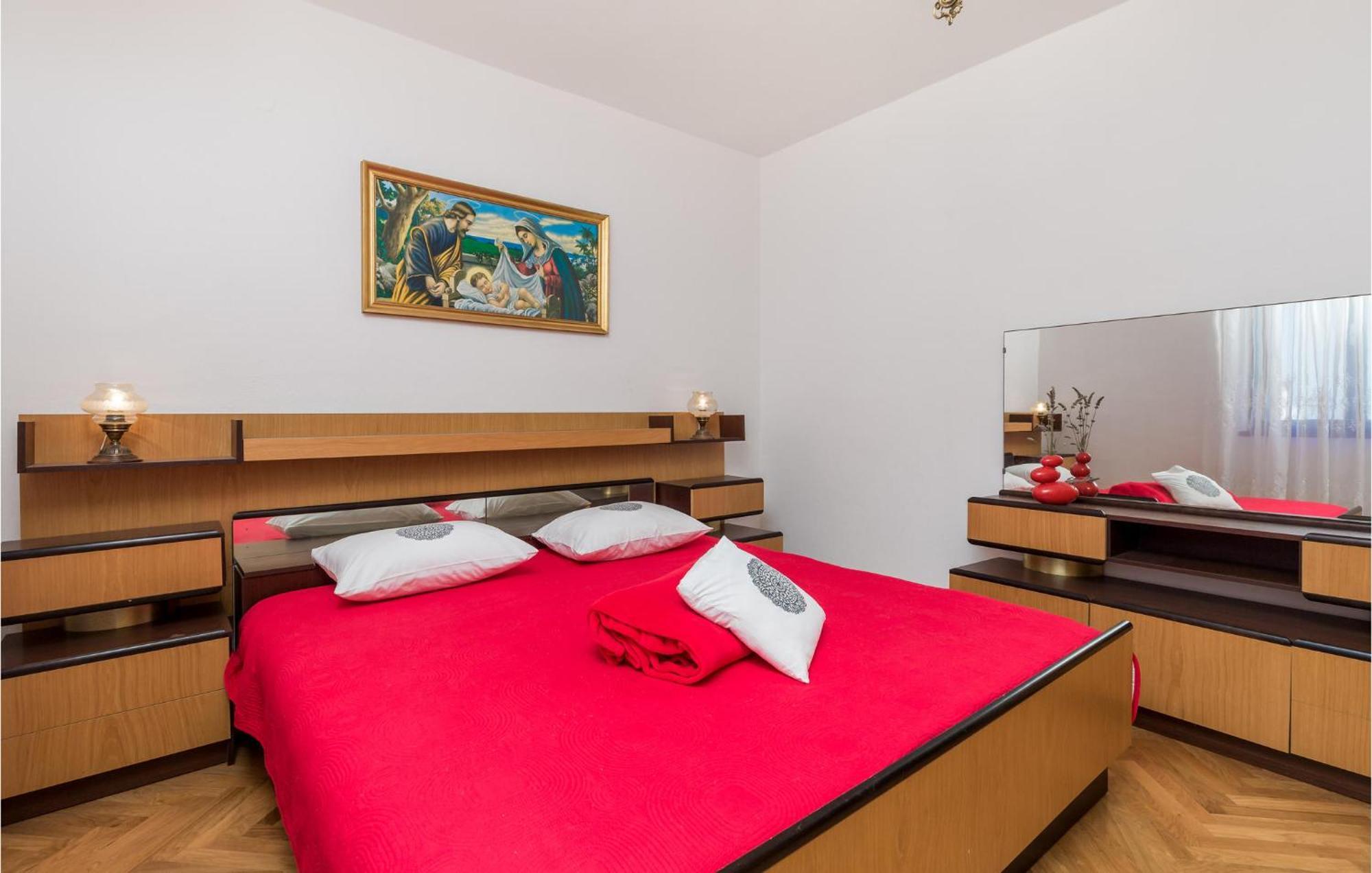 2 Bedroom Awesome Apartment In Pag Pag Town Esterno foto