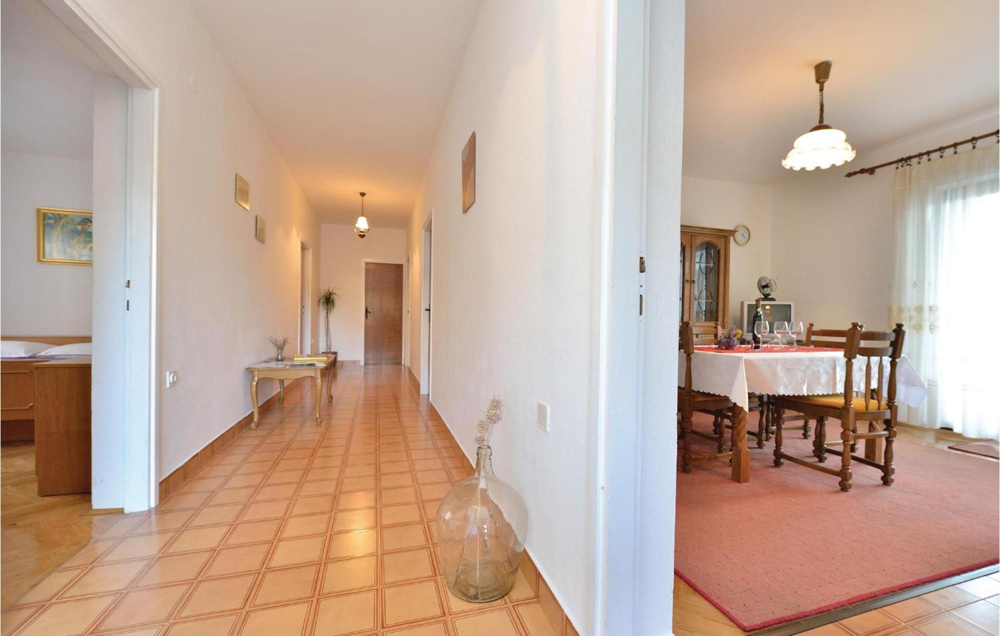 2 Bedroom Awesome Apartment In Pag Pag Town Esterno foto