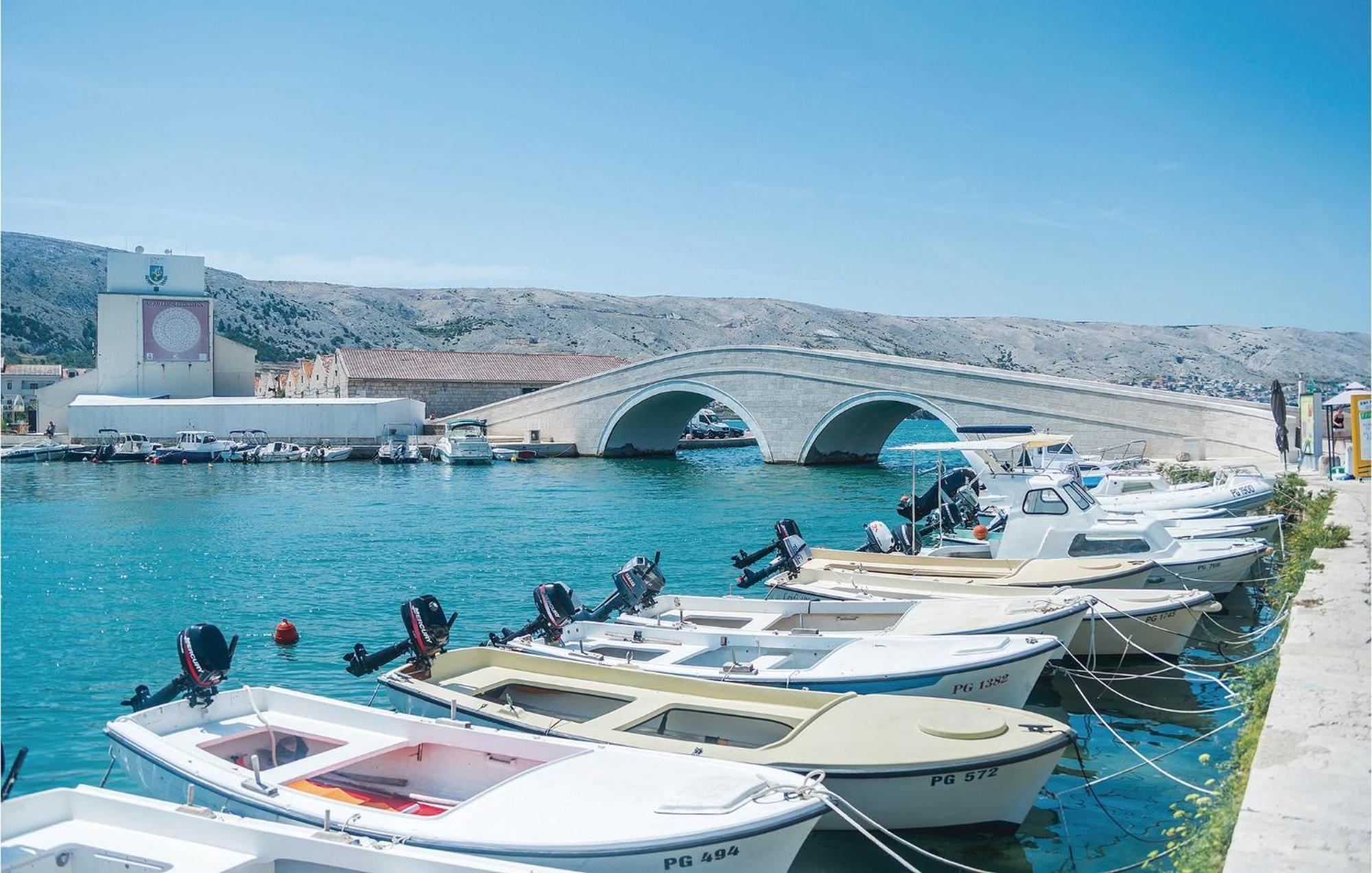 2 Bedroom Awesome Apartment In Pag Pag Town Esterno foto