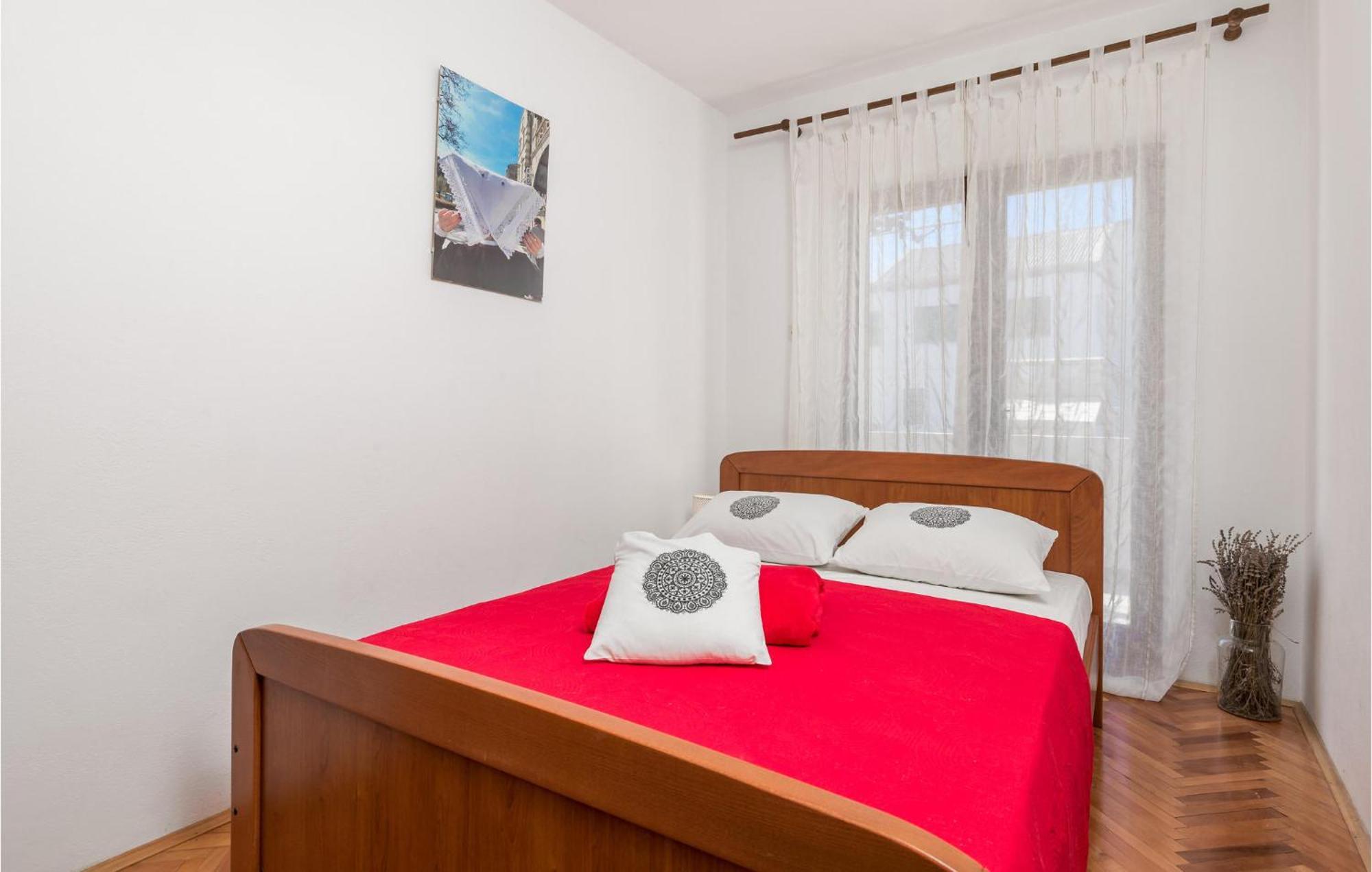 2 Bedroom Awesome Apartment In Pag Pag Town Esterno foto