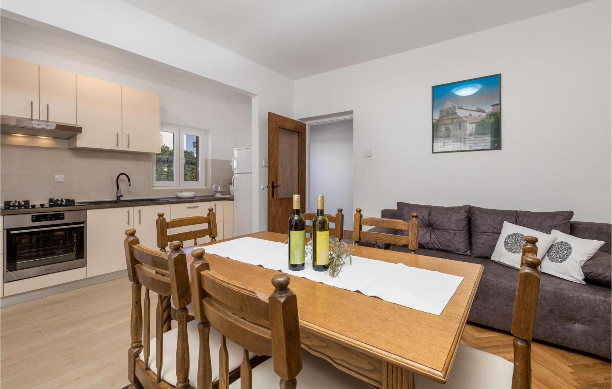 2 Bedroom Awesome Apartment In Pag Pag Town Esterno foto